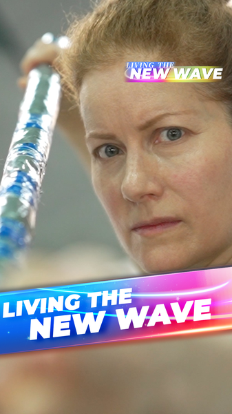 El viaje de acrobacias de Anina Net en Beijing: de desafío a confianza video poster