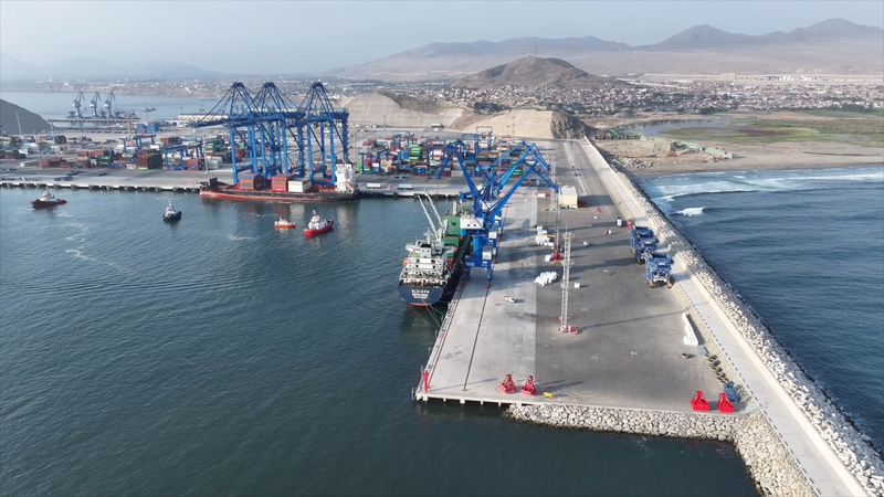 El Megapuerto de Chancay en Perú celebra su primer año de crecimiento video poster