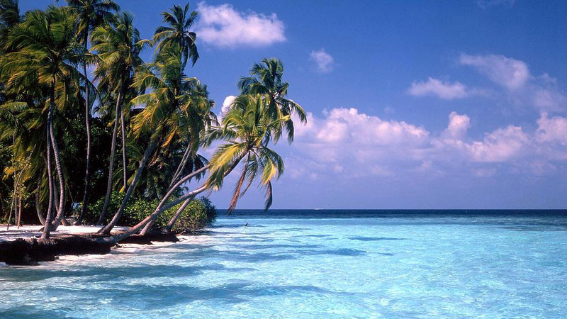 Maldivas lanza la primera prohibición generacional de fumar en el mundo