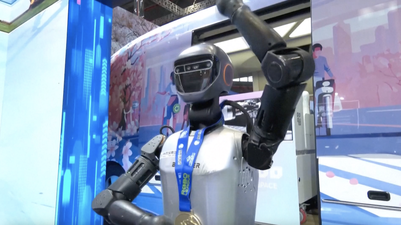 El Pabellón de China Brilla en la CIIE: 570 Exhibiciones de Tecnología de Vanguardia Sorprenden a los Visitantes video poster