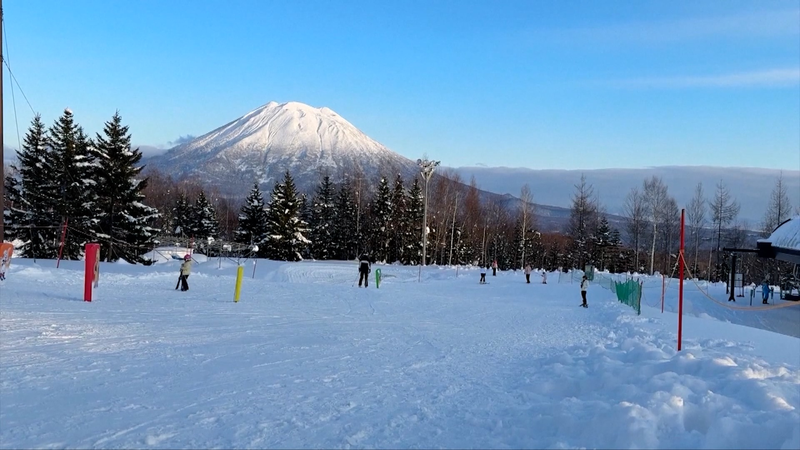 Cancelaciones de vuelos desde el continente chino sacuden el sector turístico de Japón video poster