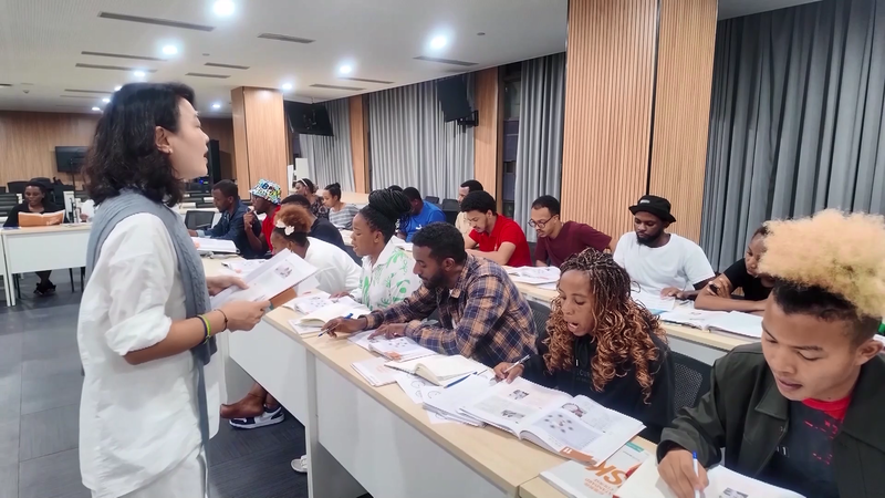 Rincón Chino Empodera Talentos Internacionales en Sanya video poster