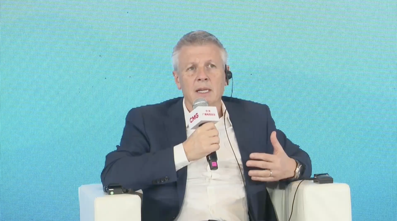 ¿Puede la IA impulsar a los medios del Sur Global al centro de atención? video poster