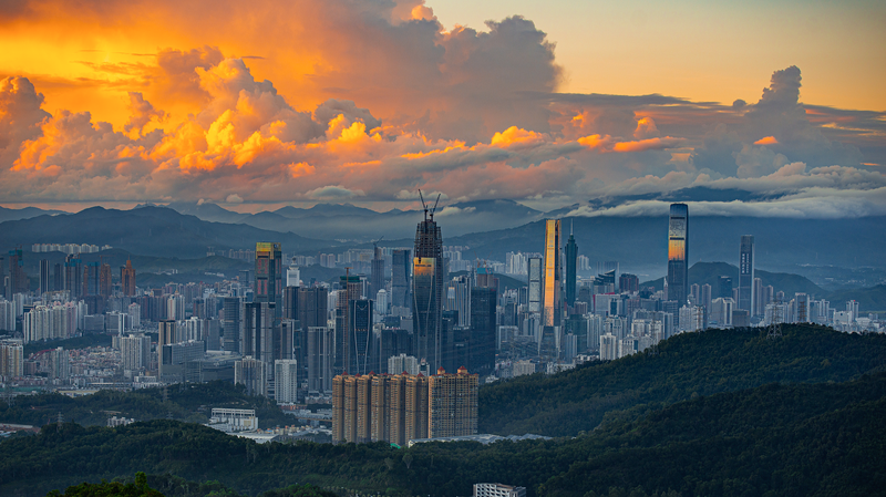 Corre el maratón de los Juegos Nacionales de Shenzhen en la montaña Wutong video poster