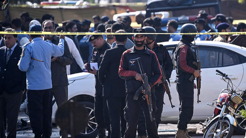 Los talibanes paquistaníes reivindican el atentado suicida en la corte de Islamabad