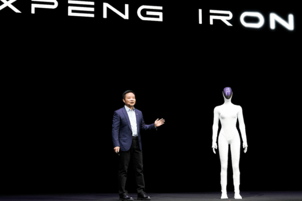 XPENG presenta el robot humanoide IRON de próxima generación en el Día de la IA 2025
