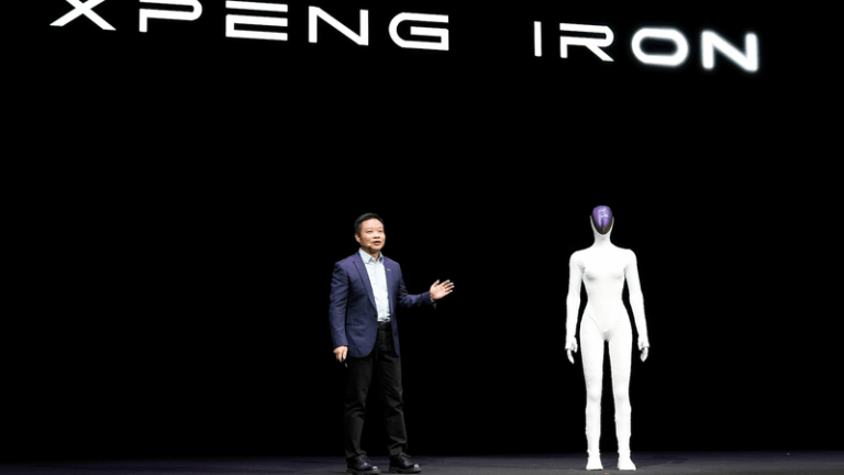 XPENG presenta el robot humanoide IRON de próxima generación en el Día de la IA 2025