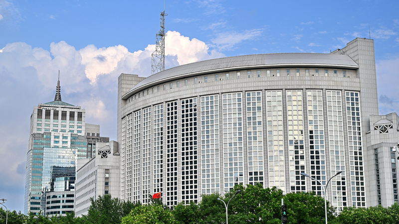 China insta a Japón a retractarse de 'comentarios erróneos' después de conversaciones en Pekín