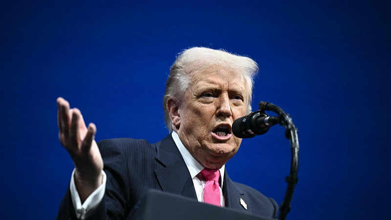 Trump_firma_ley_que_libera_archivos_de_Epstein