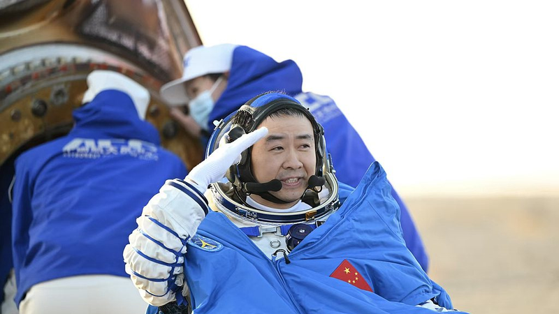 Taikonautas de Shenzhou-20 llegan a Beijing tras misión exitosa