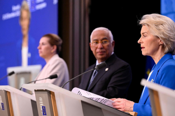 La UE aprueba un préstamo de 90,000 M€ para Ucrania entre divisiones internas