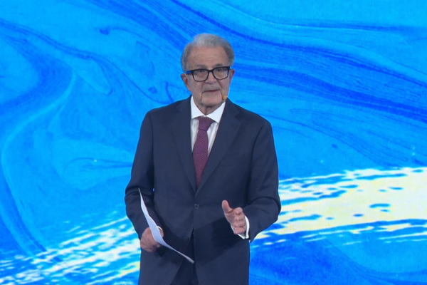 Prodi: La cooperación entre el continente chino y Europa es esencial, no opcional video poster