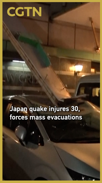 Terremoto de 7.5 en Japón deja 30 heridos y 100.000 evacuados video poster