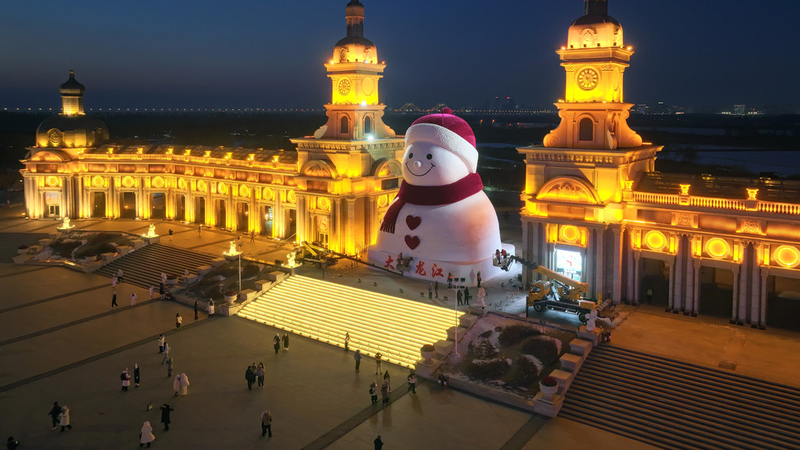 Harbin presenta su muñeco de nieve gigante de 19 m