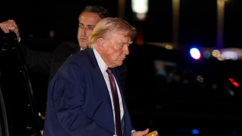 ¡Alerta diplomática! Trump ordena salida anticipada de embajadores de Biden