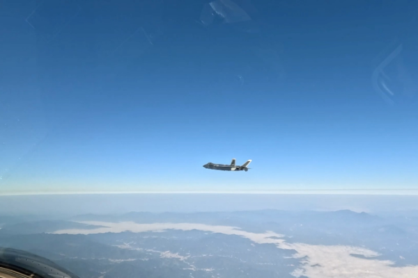 China lanza ejercicios de fuego real cerca de Taiwán: Misión de Justicia 2025 video poster