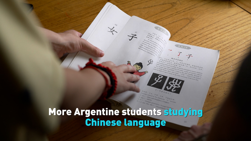 Más argentinos estudian chino: un compatriota llega a la final de 'Chinese Bridge' video poster
