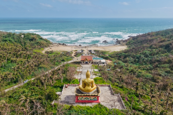 Buda_frente_al_mar__el_atractivo_del_Templo_Foguang_en_Hainan