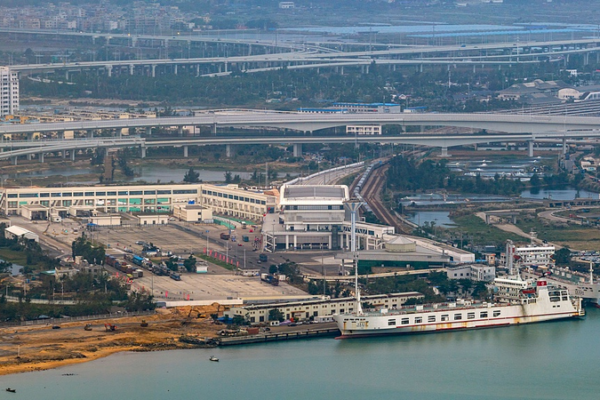 Hainan lanza aduanas especiales y atrae inversión extranjera video poster