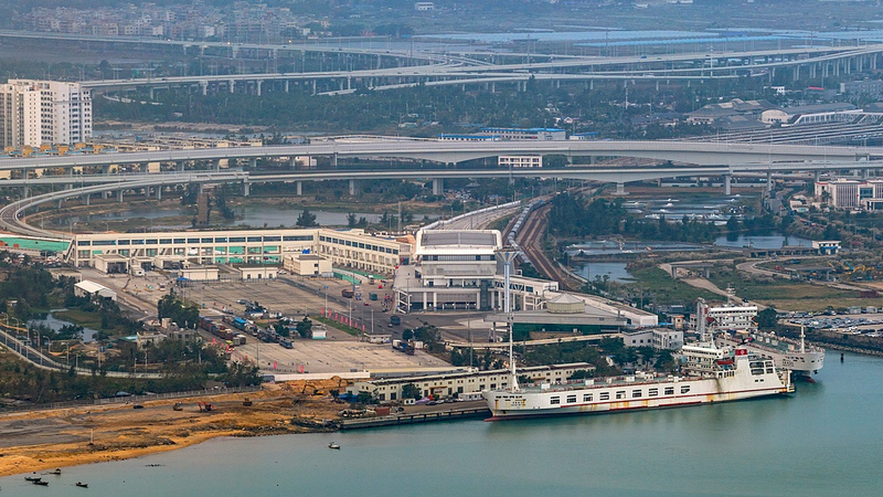 Hainan lanza aduanas especiales y atrae inversión extranjera video poster