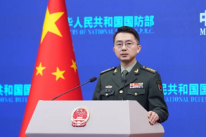 China insta a Japón a detener el militarismo tras el aumento del presupuesto de defensa