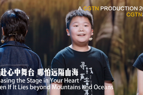 Qin Qichen: el niño que recorre China para brillar en el teatro video poster