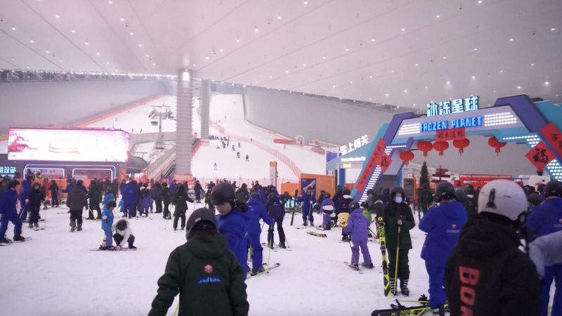 Boom del turismo invernal en la China continental ❄️🏂 video poster