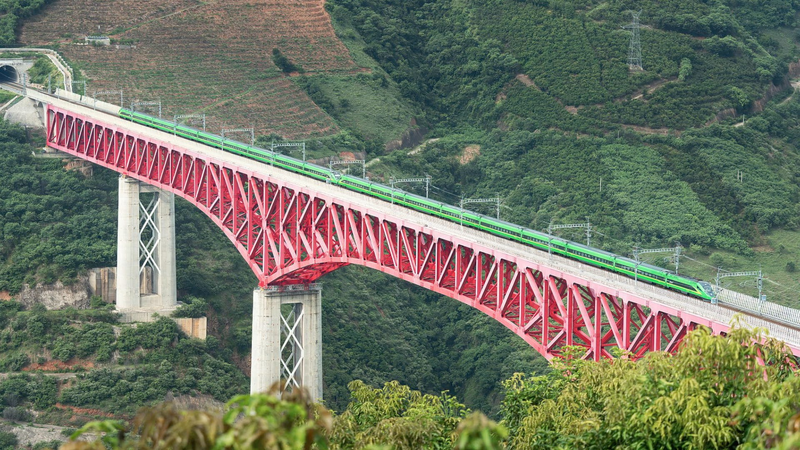 El_ferrocarril_China_Laos_acelera_el_turismo_y_el_comercio