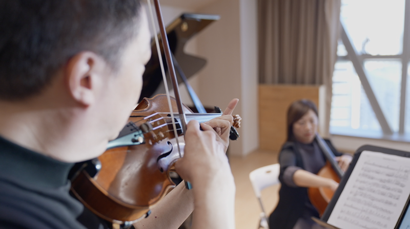 Músicos de Hong Kong rinden homenaje al bombero caído con concierto benéfico video poster