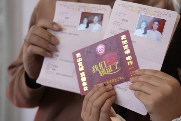 Lago Tianchi: amor y aventura en un paraíso invernal video poster