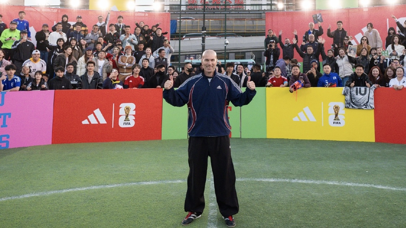 La gira de Zidane por China comienza con estilo en Shanghái video poster