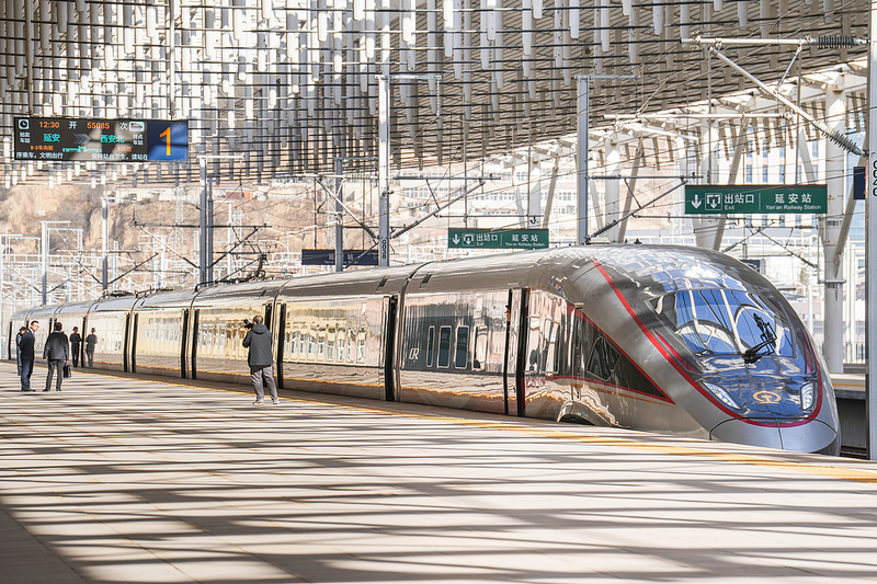 Inicia_el_tren_de_alta_velocidad_Xiyan_que_conecta_Xi_an_y_Yan_an video poster