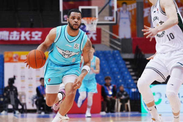 Weatherspoon anota 56 pts y guía a Qingdao a triunfo en la CBA