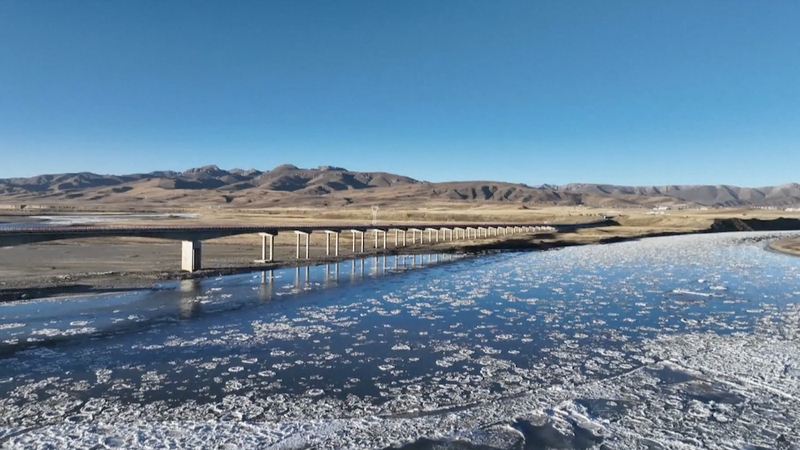 Hielo flotante pinta de invierno el Río Amarillo video poster