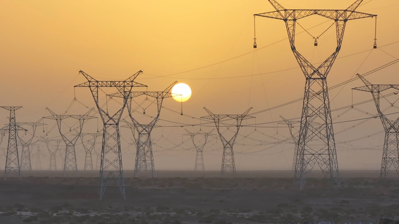 Xinjiang se convierte en gigante eléctrico con red de 750 kV video poster
