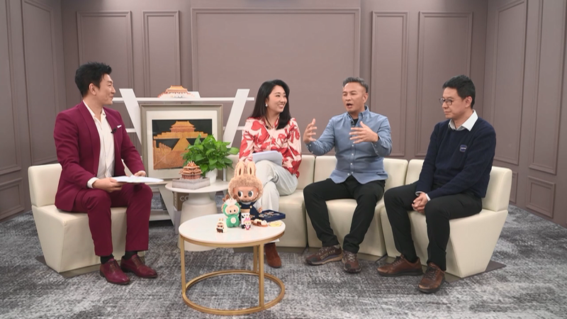 ¿Qué preguntan los turistas al llegar a China? ¡Descúbrelo con un guía local! video poster