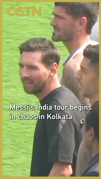 Messi_en_India__caos_y_asientos_volando_en_Kolkata video poster