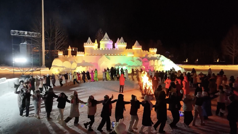 Mohe__noches_invernales_llenas_de_color_y_aventura video poster