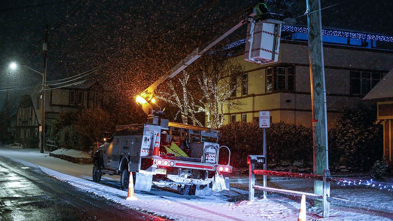 Tormenta de nieve paraliza NYC: 1,700 vuelos cancelados ❄️✈️ video poster