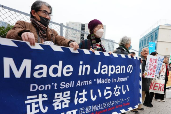 Manifestantes en Tokio rechazan plan de flexibilizar exportación de armas 'Hecho en Japón'
