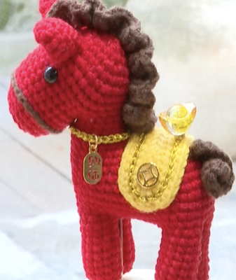 Creaciones equinas galopan en China para el Año Nuevo 2026 video poster