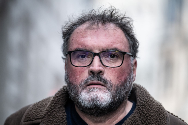 Médico francés condenado a cadena perpetua por envenenar a 30 pacientes