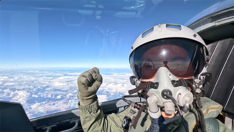 Tan_cerca_y_tan_bello__PLA_lanza_video_viral__Visita_Taipei__China_Anytime_ video poster