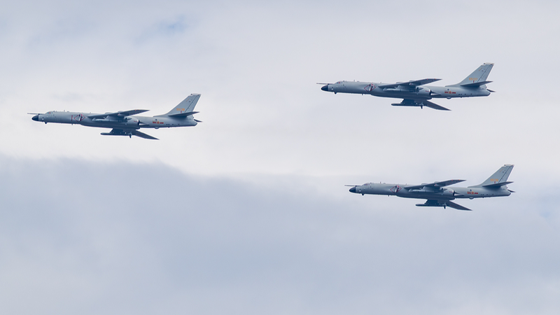 Bombarderos del EPL patrullan al este de la isla de Taiwán