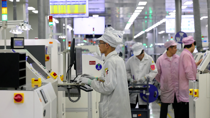 Xi Jinping elogia el trabajo duro en su mensaje de Año Nuevo 2026 video poster