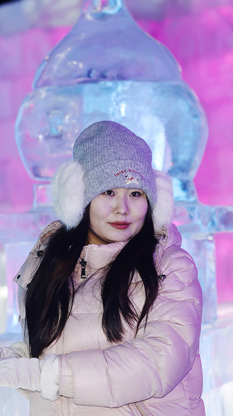 Vibrant_Ice_Castle_Shines_in_Harbin_Ice_Snow_World video poster