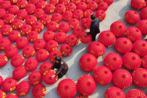 Farolillos artesanales de Shanxi iluminan la llegada del Año Nuevo Chino