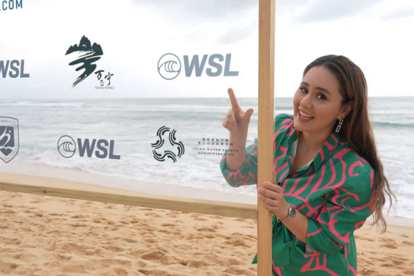 Hainan surfea su futuro: cultura, negocios y aventura en la Bahía de Ruye video poster