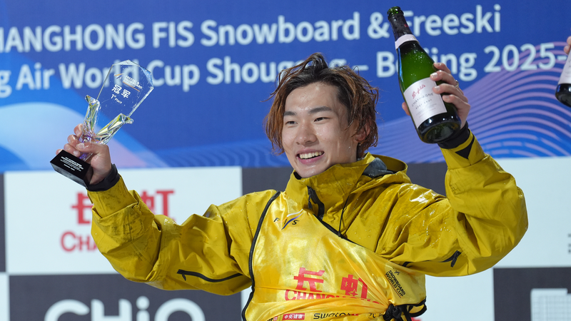 Su Yiming gana títulos consecutivos de Big Air en snowboard en Beijing