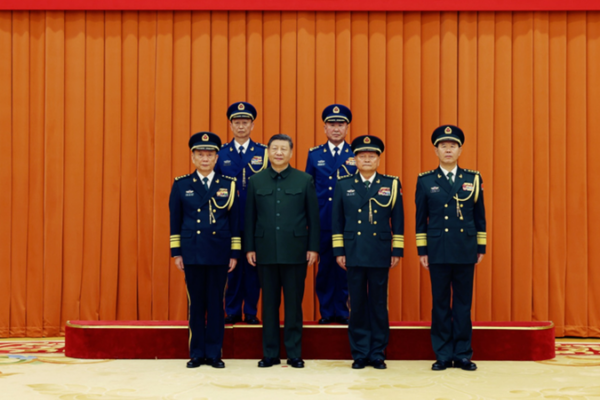 Xi_Jinping_asciende_a_dos_oficiales_al_rango_de_general_en_ceremonia_militar video poster